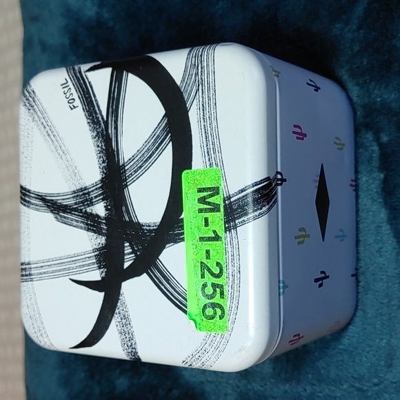 Virginia Silver Quartz Fossil Watch With Crystal Accents - Picture 11 of 15